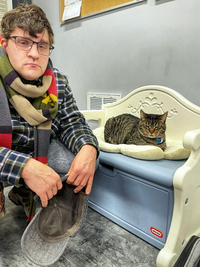 Our tabby boy Sardine has found his forever home! After patiently waiting, this lovable guy has finally met his perfect match. His adopter couldn’t help but notice something special – they kind of look alike! It’s a match made in heaven! Happy tails, Sardine! 🐾