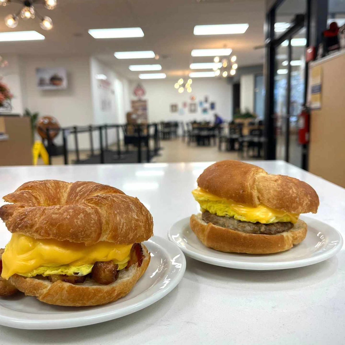 PaulasDonuts's tweet photo. FREE DONUT w/ purchase of a Breakfast Sandwich today!
&
FREE: 1 DOZEN DONUT HOLES w/ purchase of a Dozen DONUTS!
Order online for a quick pick-up: https://t.co/g5NVtQcIhu
#tuesdayvibes #hotchocolate #mintoreo #cherrydonut #mintchip #peanutstick #sourcream #redvelvet #bestdealintown