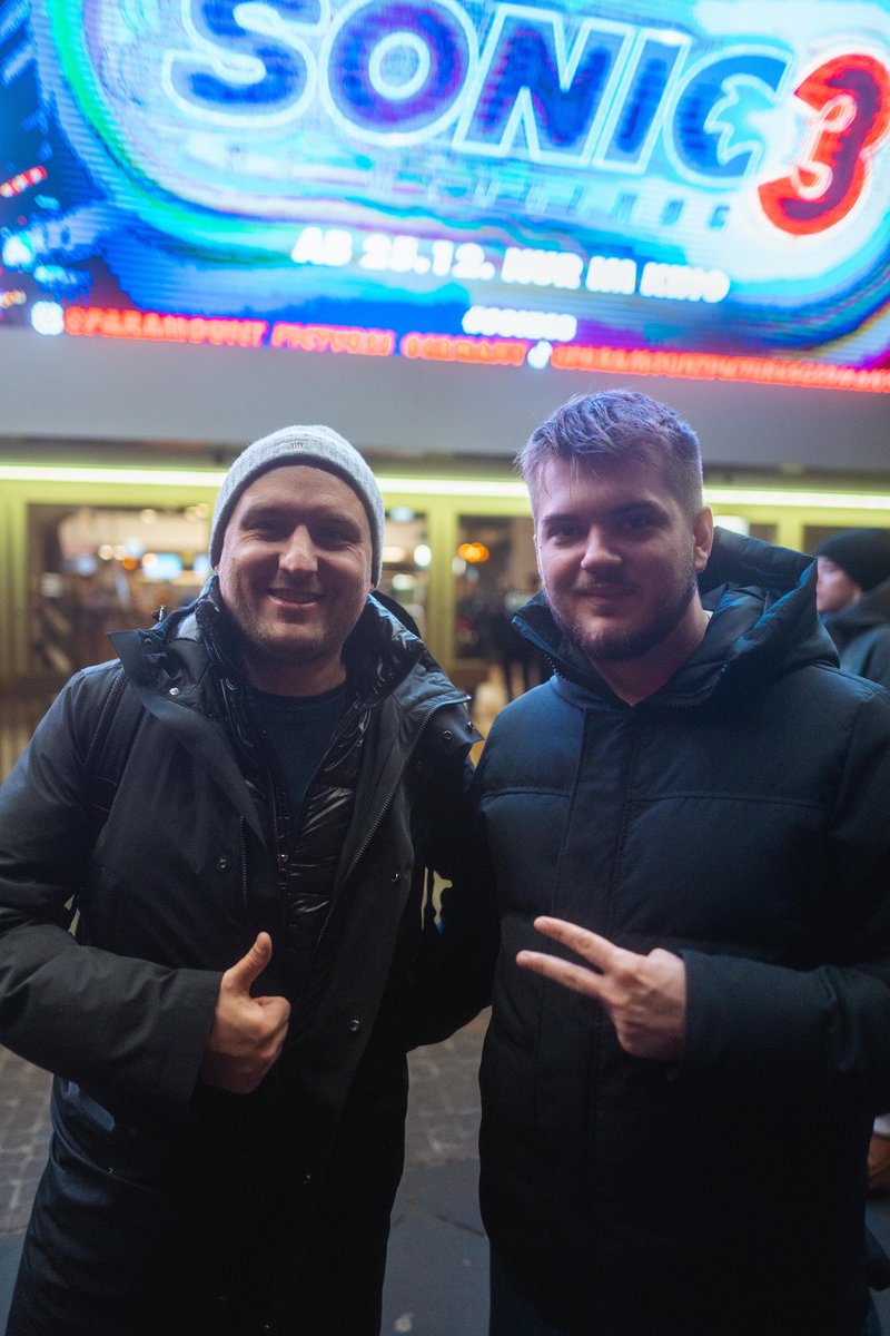 Christian Chmiel (@realblizzness) on Twitter photo ᵂᴱᴿᴮᵁᴺᴳ
Unter anderem mit <a href="/prosus_cs/">prosus</a> war ich gestern bei der #Sonic3 Premiere in Köln 🚀 Sehr zu empfehlen, auch für ältere Jahrgänge 👌🏻
Ab dem 25.12. im Kino!
<a href="/paramountGER/">Paramount Pictures | Kino & Home Entertainment</a> <a href="/Sonic_Germany/">sonic_deutschland</a> ᵂᴱᴿᴮᵁᴺᴳ
Unter anderem mit <a href="/prosus_cs/">prosus</a> war ich gestern bei der #Sonic3 Premiere in Köln 🚀 Sehr zu empfehlen, auch für ältere Jahrgänge 👌🏻
Ab dem 25.12. im Kino!
<a href="/paramountGER/">Paramount Pictures | Kino & Home Entertainment</a> <a href="/Sonic_Germany/">sonic_deutschland</a>