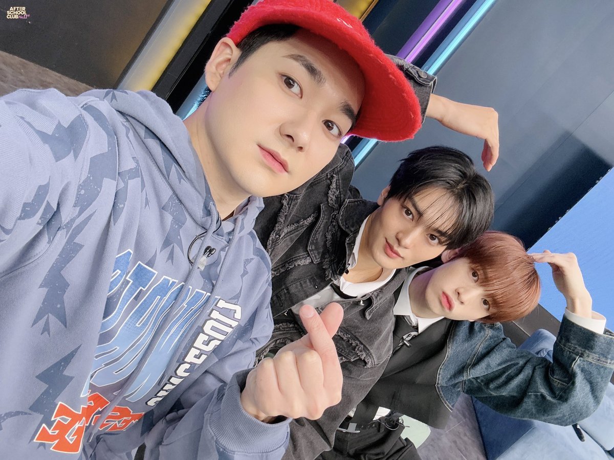 arirang_ASC's tweet photo. [MC]
⠀
이제는 와글와글 우다다다🌀동생들에게
많이 익숙해진 아론과
MC로도! 게스트로도! 최선을 다해준
앨런, 태영이 함께했던 오늘 >  ̫ <
그럼 우리는 다음 주에 만나요🎄⭐🤍
⠀
@realaaronkwak @CRAVITYstarship https://t.co/K1n6gqCtN1