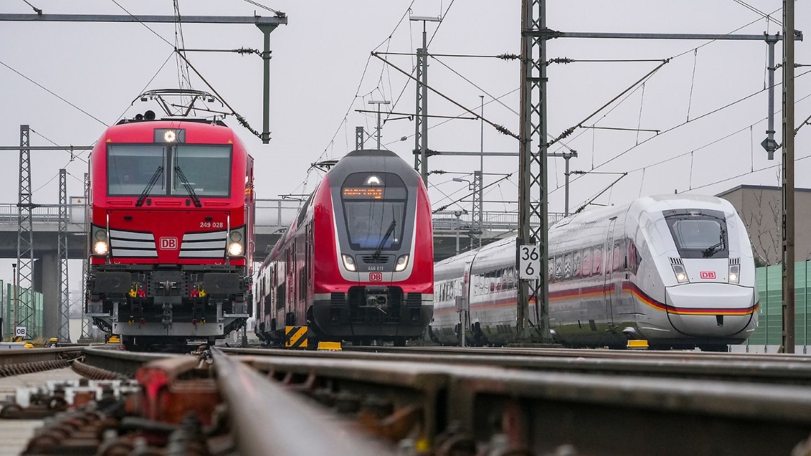 baulinks_de's tweet photo. Am 14.12.2024 hat die Deutsche Bahn die erste Generalsanierung im  hochbelasteten Schienennetz der Riedbahn zwischen Frankfurt/Main und  Mannheim erfolgreich abgeschlossen. https://t.co/6ioYF5tgff
#sanierung #generalsanierung #riedbahn https://t.co/uBmX6M11Ck