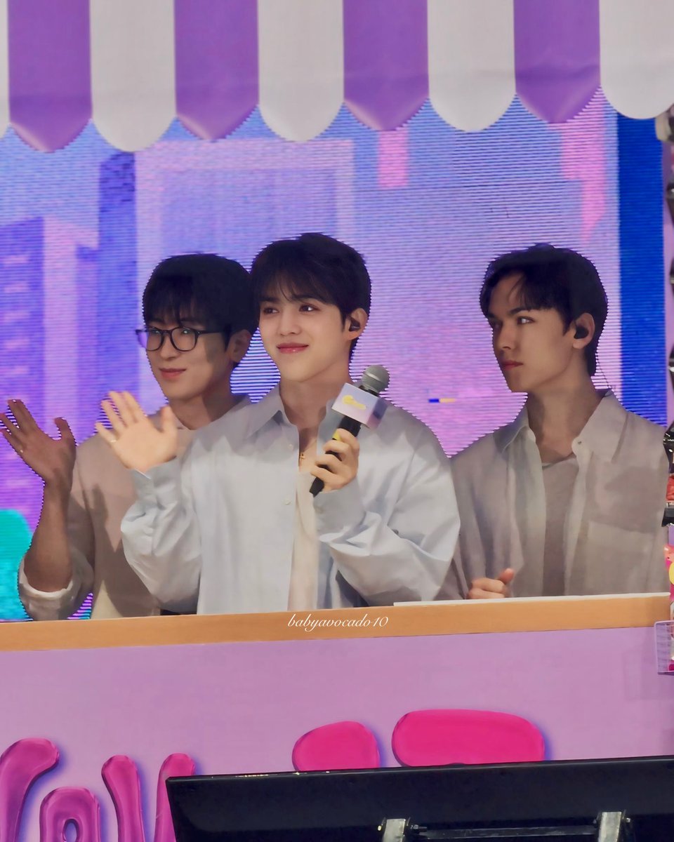 babyavocado10's tweet photo. Tiap hari jajan di warung kalau gini mah🫵🏻
#VERNON #WONWOO #SCOUPS 
#WaveHereon17Dec #SEVENTEEN #세븐틴
#NgertikanRasanya #LeadTheWave https://t.co/avXXKd5Ngi