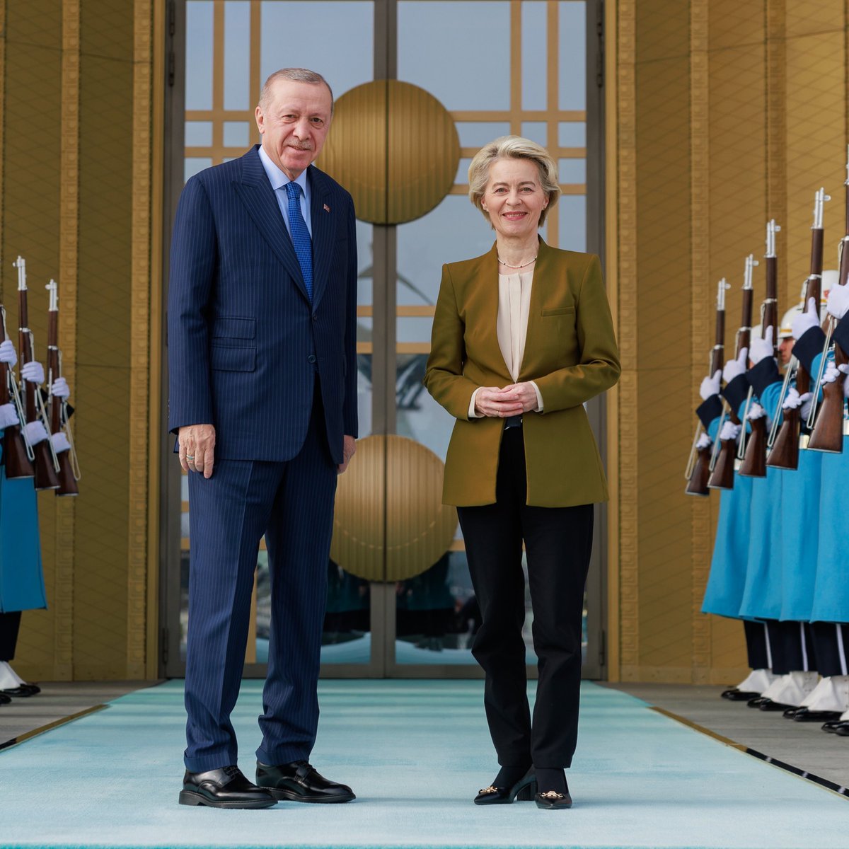 vonderleyen's tweet image. The 🇪🇺🇹🇷 relationship is important.

Our economic relationship is growing stronger every year.

And Türkiye remain a key partner on migration.

An extra €1 billion for 2024 is on its way to support Türkiye’s efforts to host Syrian refugees.