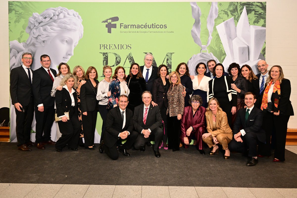cofmurcia's tweet image. 👥 Ayer, nuestra presidenta, acompañada de presidentes de otros Colegios de Farmacéuticos, asistió a la entrega de los Premios #PAM2024 y las #MedallasCGCOF de @Farmaceuticos_ .

👏 Felicitamos a todos los premiados por su dedicación y contribución a la mejora de la salud.