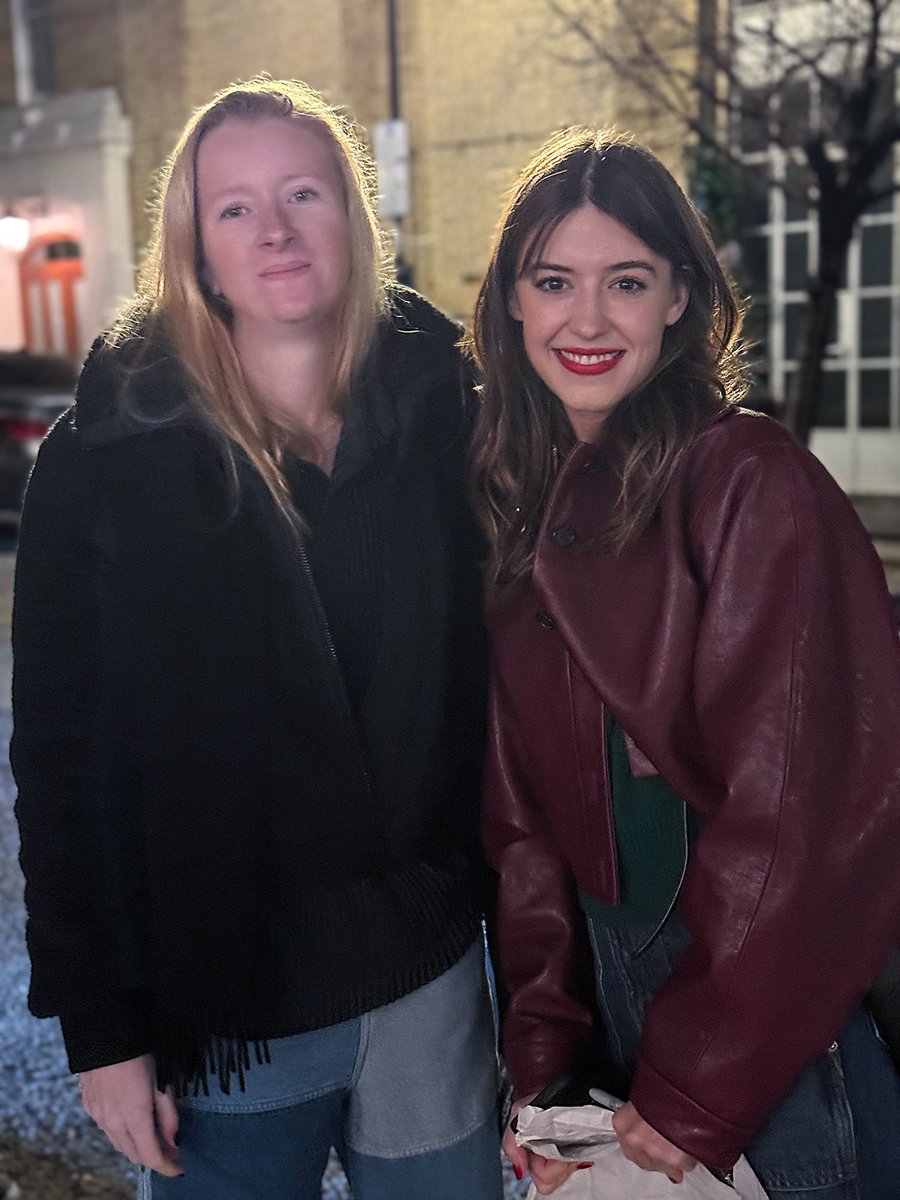 Vicky_Cartman's tweet photo. With #DaisyEdgarJones after the Cat on a Hot Tin Roof play 💖 https://t.co/wsSQkpWYQc