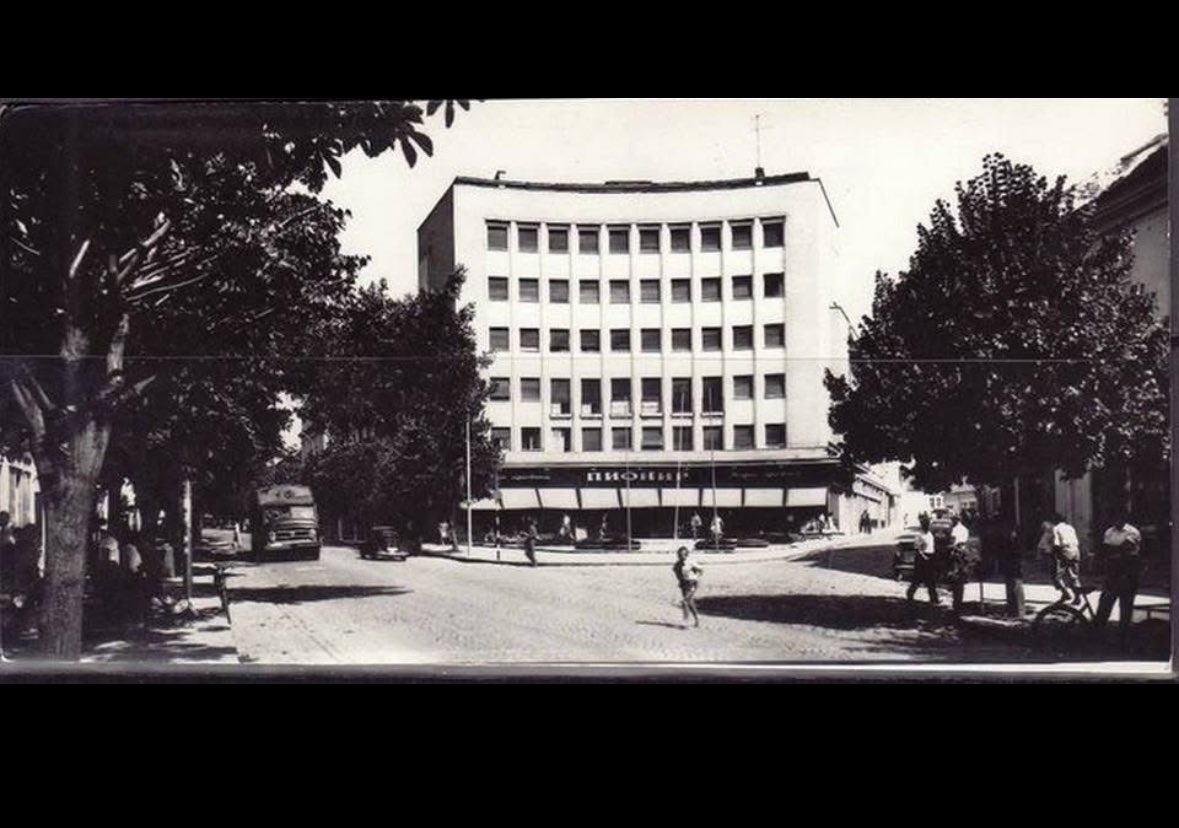 kulrevolucija's tweet photo. APEL NADLEŽNIMA U LOKALNOJ SAMOUPRAVI GRADA KRAGUJEVCA KOJI SU ODGOVORNI                                               ZA GRADSKU DVORANU "PIONIR"

https://t.co/JwaEMyxP9r https://t.co/N9YrGqAl2d