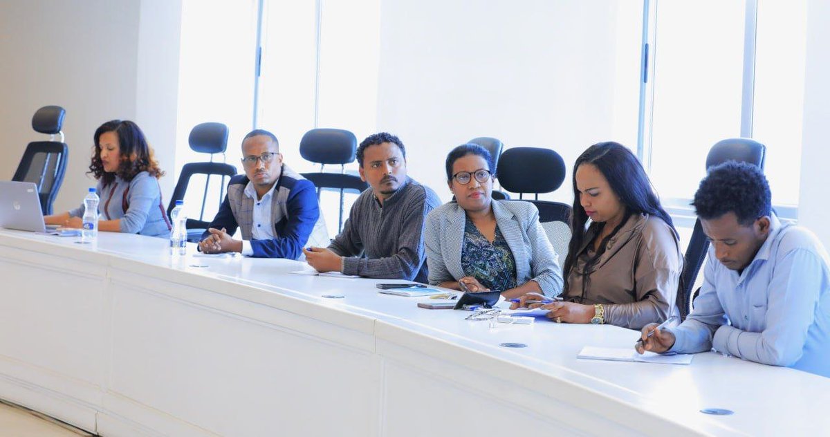 አዲሱ የመንግስት ኮሚኒኬሽን አገልግሎት ሚኒስትር ዴኤታ አቶ ተስፋሁን ጎበዛይ  ከዘርፉ የስራ ሃፊዎች እና ባለሞያዎች ጋር ትውውቅ እና የስራ አፈጻጸም ግምገማ አደረጉ።