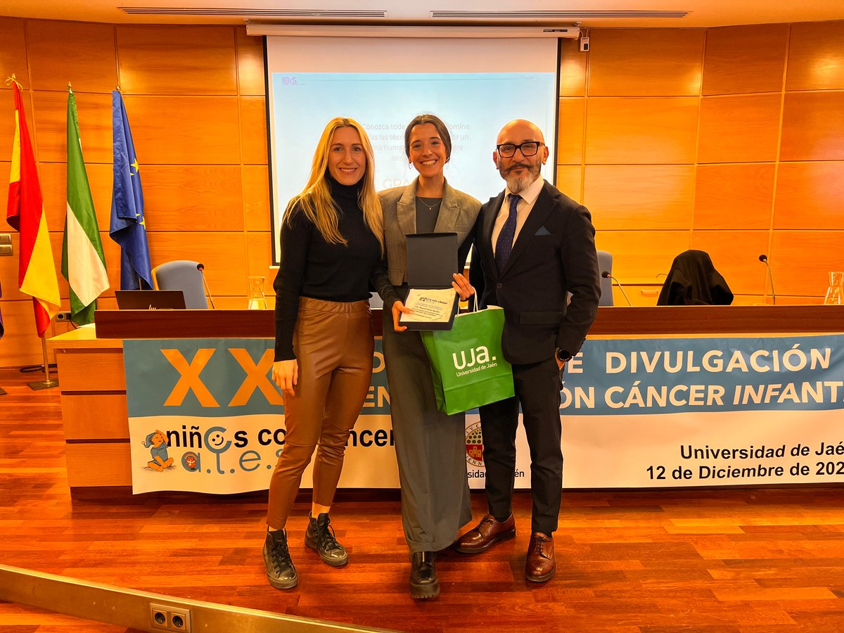 HematoHUVR's tweet photo. Participación de Raquel Pérez @reichels__ en el  #XXIcongresodivulgacionysensibilizacion #CancerInfantil @asociacionales @ujaen 
El papel de la #fisioterapia en #oncohematología 
@HospitalUVRocio @ibis_sevilla @InvestigaUS @aecc https://t.co/tQ258YhWcF
