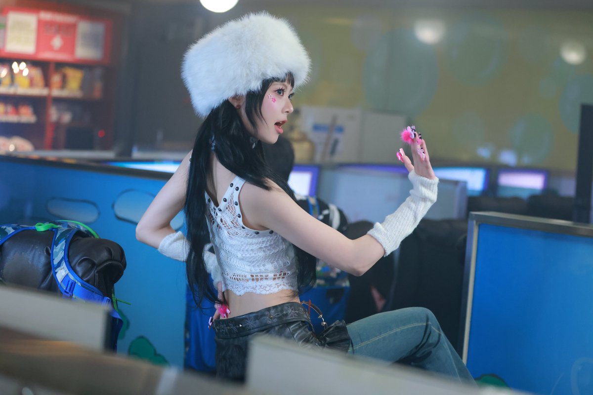 le_sserafim_jp's tweet photo. LE SSERAFIM 日本3rdシングル 'CRAZY'
Official MV BEHIND PHOTO📸
#HONGEUNCHAE #홍은채

#LE_SSERAFIM #르세라핌
#CRAZY_JP https://t.co/agLznIrY2p