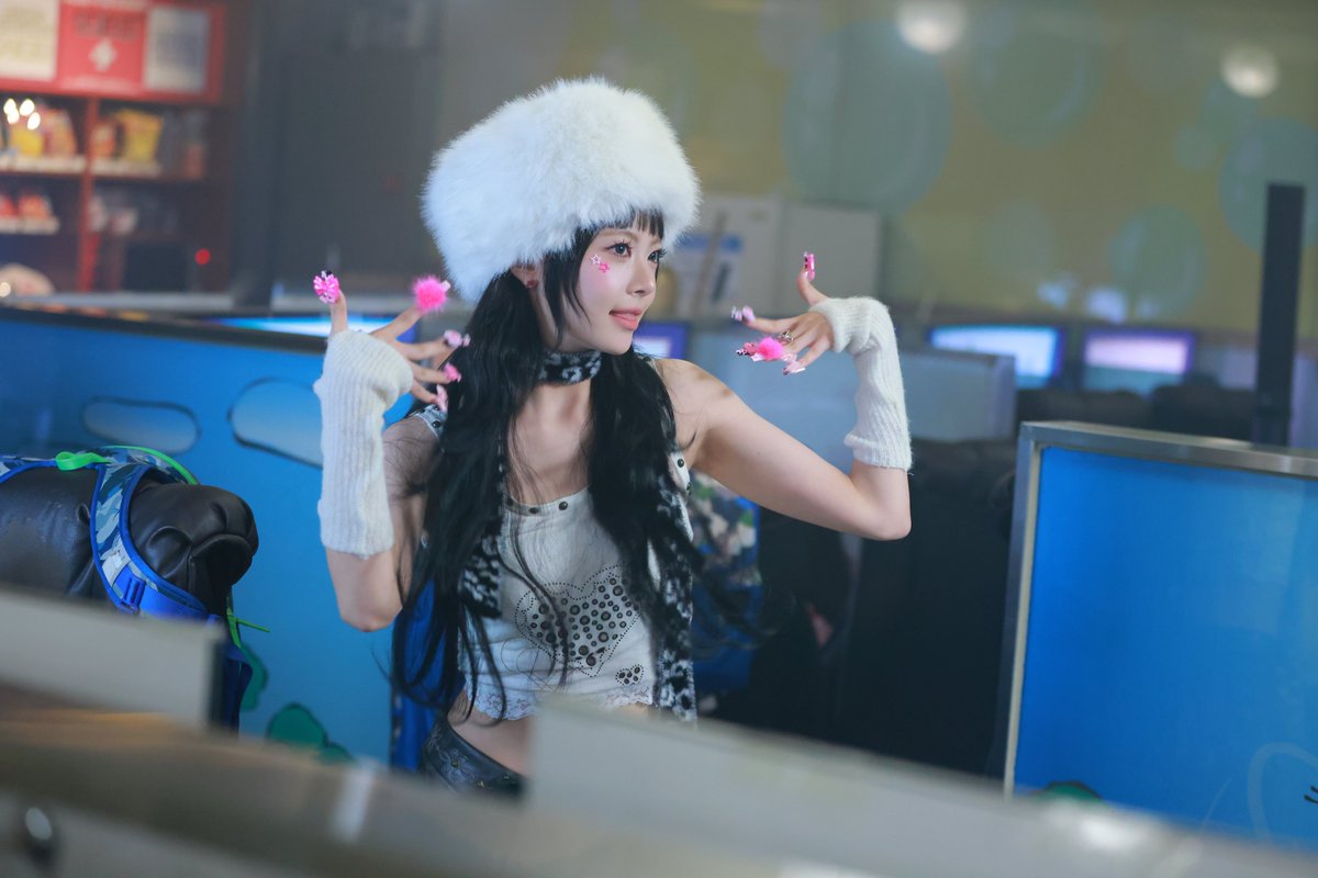 le_sserafim_jp's tweet photo. LE SSERAFIM 日本3rdシングル 'CRAZY'
Official MV BEHIND PHOTO📸
#HONGEUNCHAE #홍은채

#LE_SSERAFIM #르세라핌
#CRAZY_JP https://t.co/agLznIrY2p