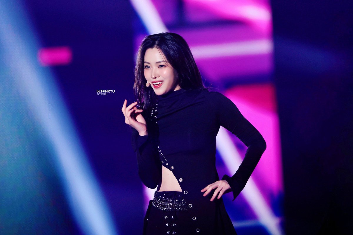 betonryu_srj's tweet photo. 241215 뮤직뱅크 in 후쿠오카 HQ

류진하면 워너비💙

#ITZY #있지 #RYUJIN #류진
@ITZYofficial https://t.co/K7bJeOCI9e