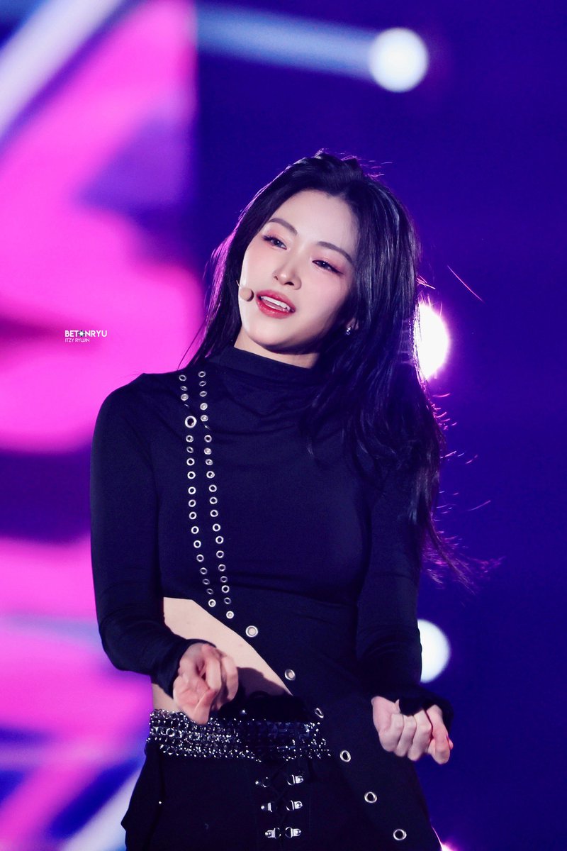 betonryu_srj's tweet photo. 241215 뮤직뱅크 in 후쿠오카 HQ

류진하면 워너비💙

#ITZY #있지 #RYUJIN #류진
@ITZYofficial https://t.co/K7bJeOCI9e