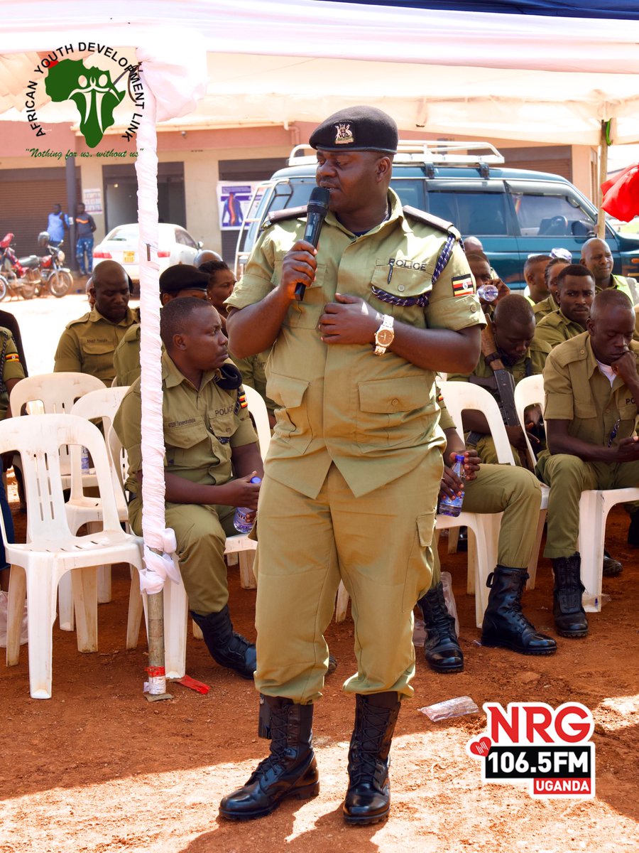 nrgradioug's tweet image. Peace isn’t a one-day event; it’s a lifestyle. Choose peace over crime, as today’s speakers emphasized at Bwaise Taxi Terminal.

Powered by @AYDLinkUg and @PoliceUg 

#FunaID | #VoterReadyUG #PeaceforProgress | #NRGRadioUG