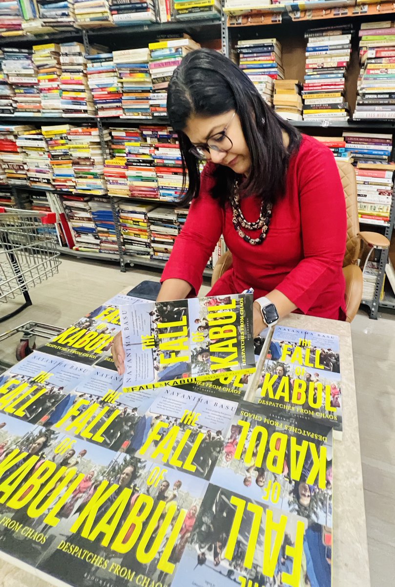 NayanimaBasu's tweet photo. Thank you @blossombookhous & #BookHome for the warm welcome and letting me sign so many copies! You are gold mines of rare and curated books. https://t.co/mEEPuSBBjK