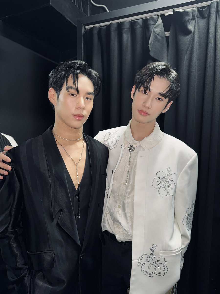 Lovesick2024's tweet photo. ขอเป็นรูปคู่นะครับ @asia_srw @p_poph_s 

YUAWARDS X LOVESICK 
 #YUAwards2024 https://t.co/K2LcNb3Xf0