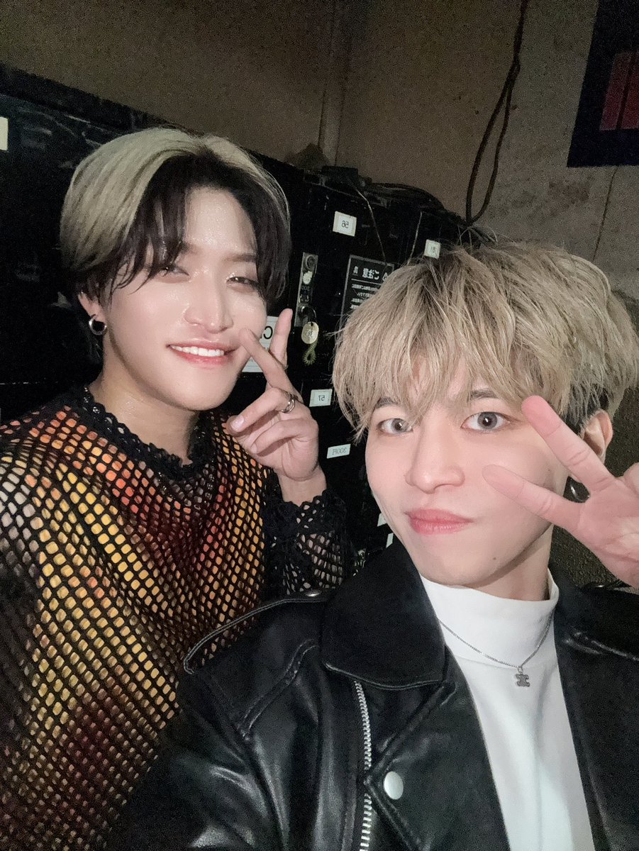 今日久しぶりにお会いしたお2人と写真とっていただきました！
お2人ともたくさん話してくれて嬉しいのです！！
2025年もよろしくお願いします👊🏻