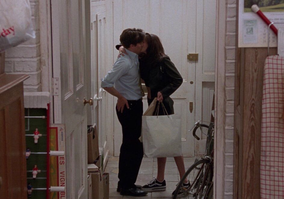 가을 같지만 의외로 사계절이 다 들어있는 영화..
연말엔 다들 노팅힐을... 멋스러운 아웃핏들까지 🤍