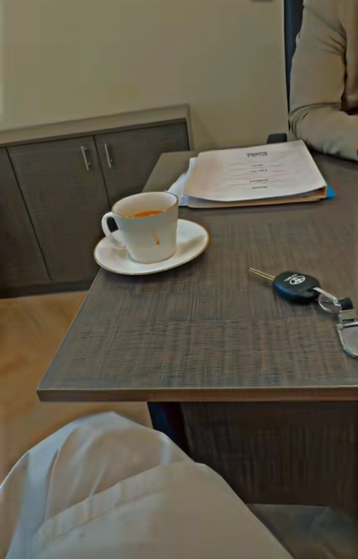 اسلام علیکم  🤞🏻
*زندگی چند ناکامیوں کی وجہ سے نہیں رکتی،* 
 *جیسے وقت اُس وقت بھی نہیں رک جاتا جب گھڑی بند ہو  جاتی ہے*