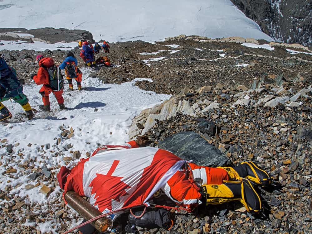sanstitre2000's tweet photo. Despite its lofty title, I think Everest is one of the most spiritually foul places on Earth. From conga lines of rich people lining up to be hoisted to the summit, to heaps of trash and shit purposely left there,to dead bodies used as markers. The whole place just STINKS. https://t.co/fG9VStK95D