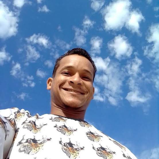 José Augusto Mota Silva, de 32 anos, morreu sentado na recepção da UPA Cidade de Deus, no Rio de Janeiro, enquanto esperava por atendimento — Foto: Redes Sociais