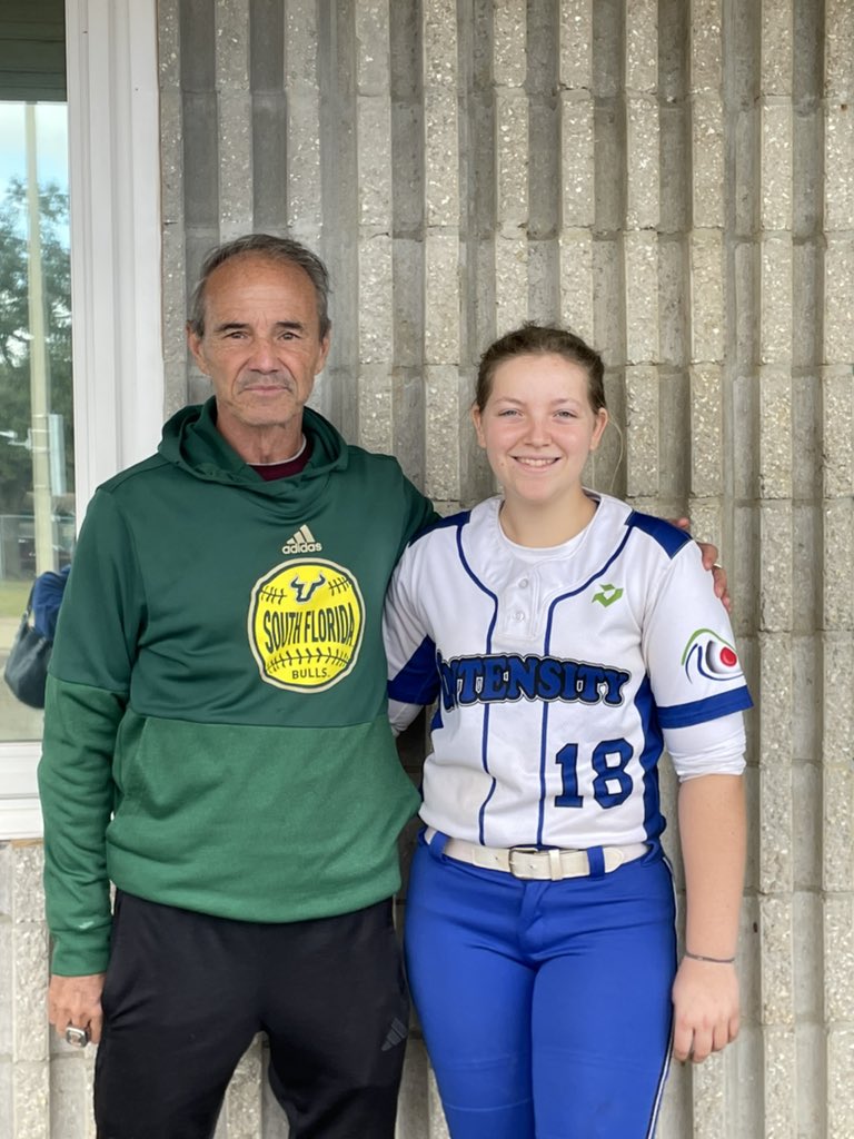 aleziahatch2026's tweet photo. Thank you @USFSoftball for an amazing catching camp! Looking forward to the next one! https://t.co/99RNxnImiQ
