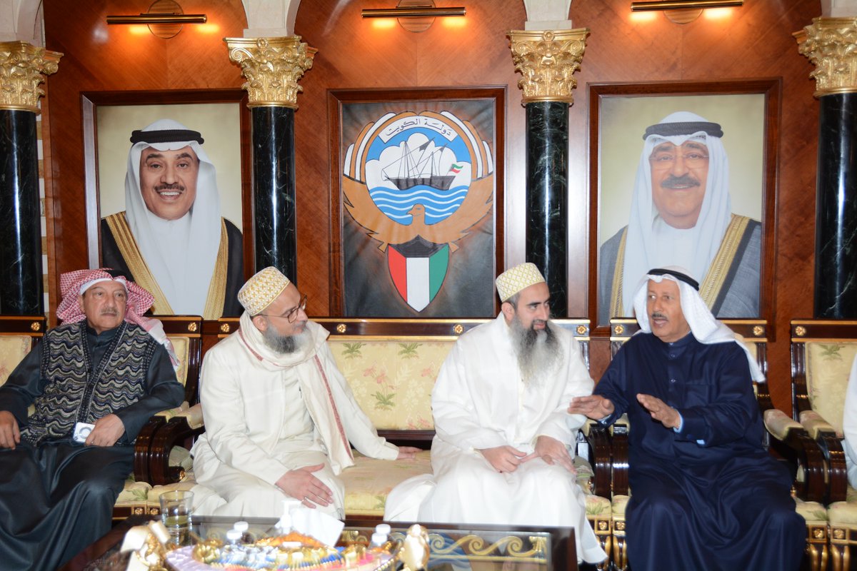Bohras_MidEast's tweet photo. Shahzada Husain Burhanuddin accepted a generous invitation from esteemed #Kuwaiti businessmen Mr Jawad Ahmed Bu Khamseen and Mr Emad Jawad Abu Khamseen to visit the Bu Khamseen diwaniya. Renowned for its hospitality and community spirit, the 'Diwaniya' provided an ideal setting for the visit. Members of the Bu Khamseen family and other prominent guests warmly welcomed Shahzada Burhanuddin and his delegation, expressing admiration for the @Dawoodi_Bohras community's efforts in strengthening faith and community bonds