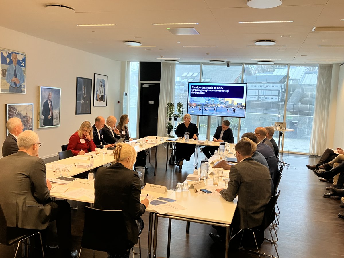 Danske Universiteter (@danskeuni) on Twitter photo .<a href="/DanskIndustri/">DI - Dansk Industri</a> inviterede mandag formiddag den 16. december til en rundbordssamtale med uddannelses- og forskningsminister <a href="/ChristinaEgelun/">Christina Egelund</a> om ministerens kommende arbejde med en national forsknings- og innovationsstrategi. Strategien skal blandt andet fremtidssikre dansk .<a href="/DanskIndustri/">DI - Dansk Industri</a> inviterede mandag formiddag den 16. december til en rundbordssamtale med uddannelses- og forskningsminister <a href="/ChristinaEgelun/">Christina Egelund</a> om ministerens kommende arbejde med en national forsknings- og innovationsstrategi. Strategien skal blandt andet fremtidssikre dansk