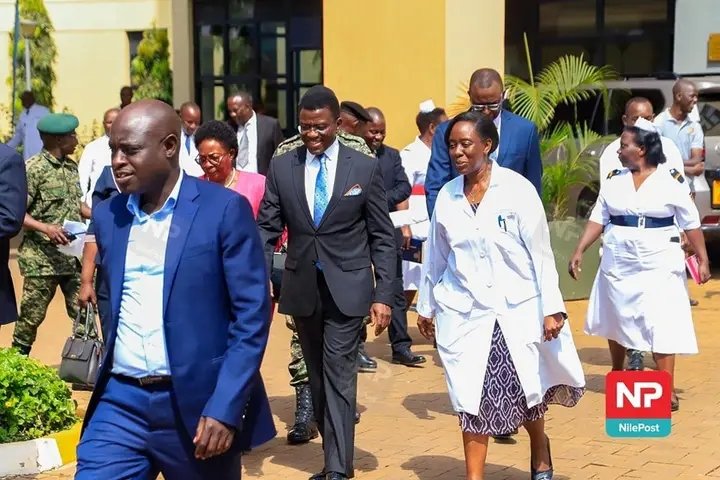Stella827388's tweet photo. The Katikkiro of Buganda, Charles Peter Mayiga, today visited Mulago Specialized Women and Neonatal Hospital . King Kaka chameleon kasuku Abba Omedi Kisumu
#MissFrance2025 #thegirlsinthecity
#KatogoConference
#earthquake #sstvi https://t.co/xppNwLjw6u