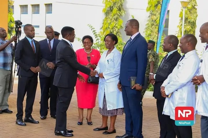 Stella827388's tweet photo. The Katikkiro of Buganda, Charles Peter Mayiga, today visited Mulago Specialized Women and Neonatal Hospital . King Kaka chameleon kasuku Abba Omedi Kisumu
#MissFrance2025 #thegirlsinthecity
#KatogoConference
#earthquake #sstvi https://t.co/xppNwLjw6u