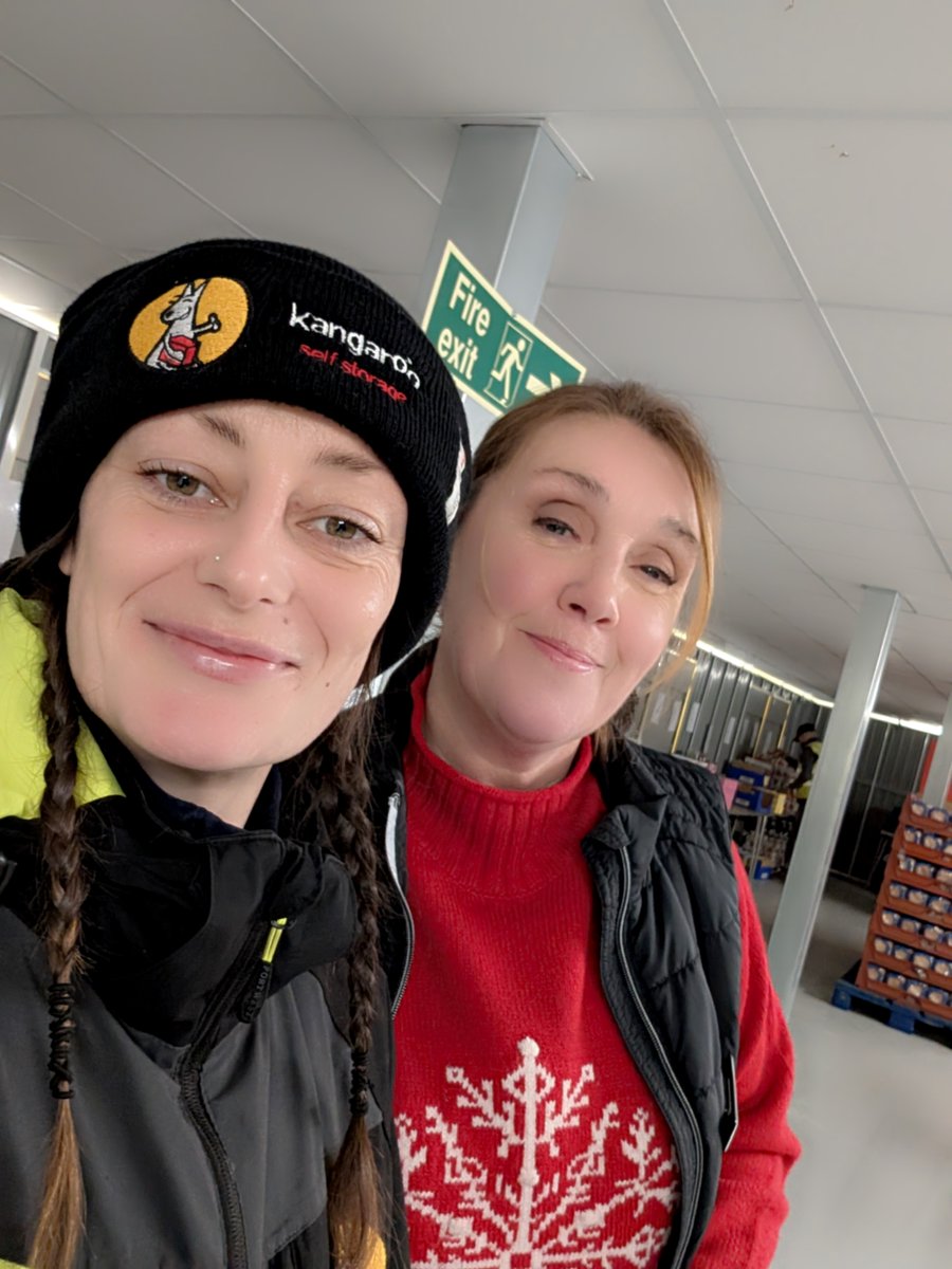 KangaBrom's tweet image. Its really quite Sad 🙁 to see how many people are struggling at this time of year lucky these guys are here to save the #Xmas day 🦸 #Roo was there to help too #Kangarooselfstorage #Wirralhampers 🦘