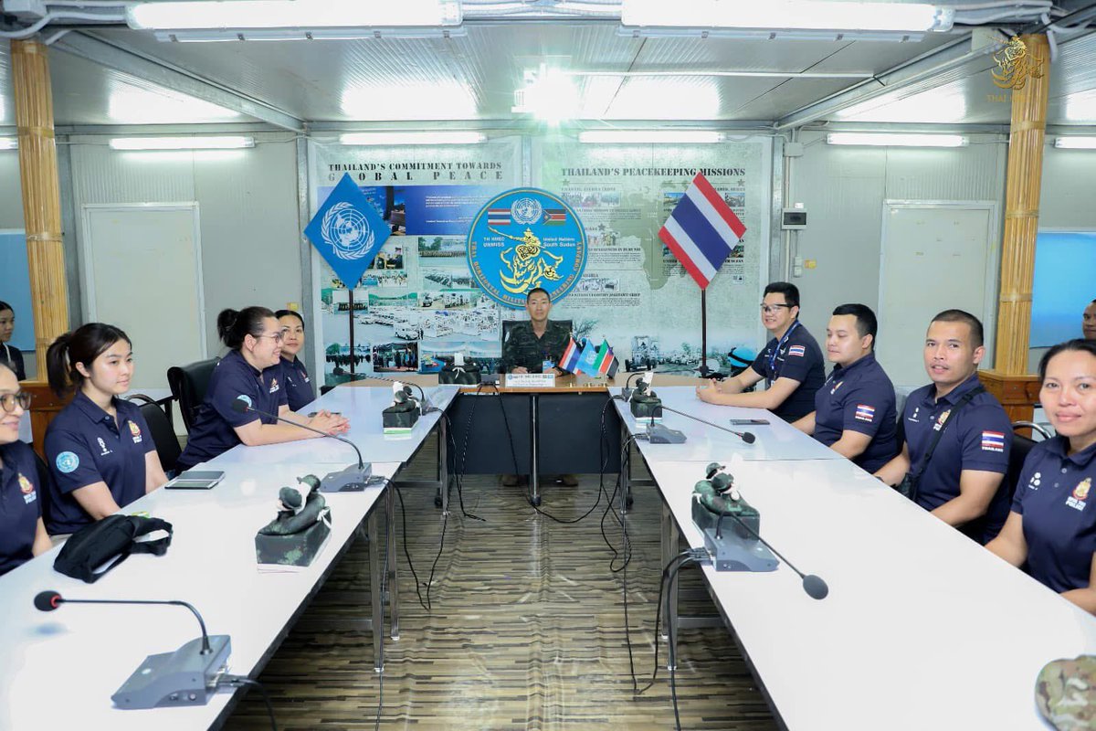 THAIHMEC's tweet photo. พ.ท.วีระพงศ์ จันทรศิริภาส ผู้บังคับกองร้อยทหารช่างเฉพาะกิจไทย/เซาท์ซูดาน ผลัดที่ 5 ต้อนรับคณะเจ้าหน้าที่ตำรวจในภารกิจ Deployment of 15 Thai UN Police Officer UP# 55471 ซึ่งมาปฏิบัติหน้าที่ ในภารกิจรักษาสันติภาพขององค์การสหประชาชาติ ณ สาธารณรัฐเซาท์ซูดาน
#THAI_HMEC _5
#UNMISS https://t.co/DTVNEH6fZG