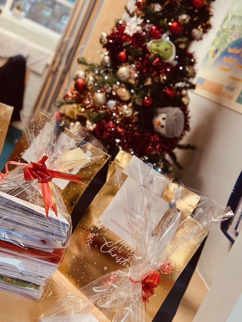 RustingtonCPS's tweet image. Another special delivery of the children’s beautiful cards will be brightening the day of residents at Darlington Court, Oakhurst Gardens, Blind Veterans, Ashdown Lodge and St Barnabas House this afternoon.