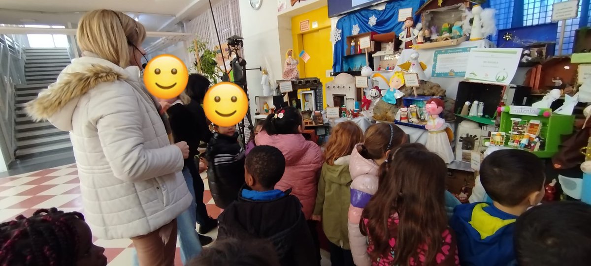 cpblasdeotero's tweet photo. Visita de algunos alumnos del colegio al #IESRayuela para ver su belen. Gracias a nuestra profe Yolanda por llevarles y a la profesora África del Instituto por recibirnos tan bien. https://t.co/5Ool4CEuQT