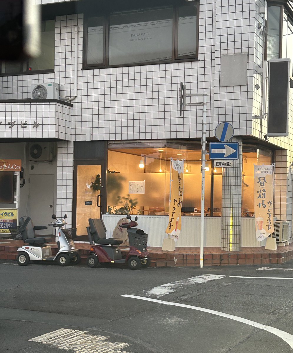 __Sr23h's tweet photo. セニアカーツーリングして
居酒屋いくって最高かよ https://t.co/m6kdxcJVvC