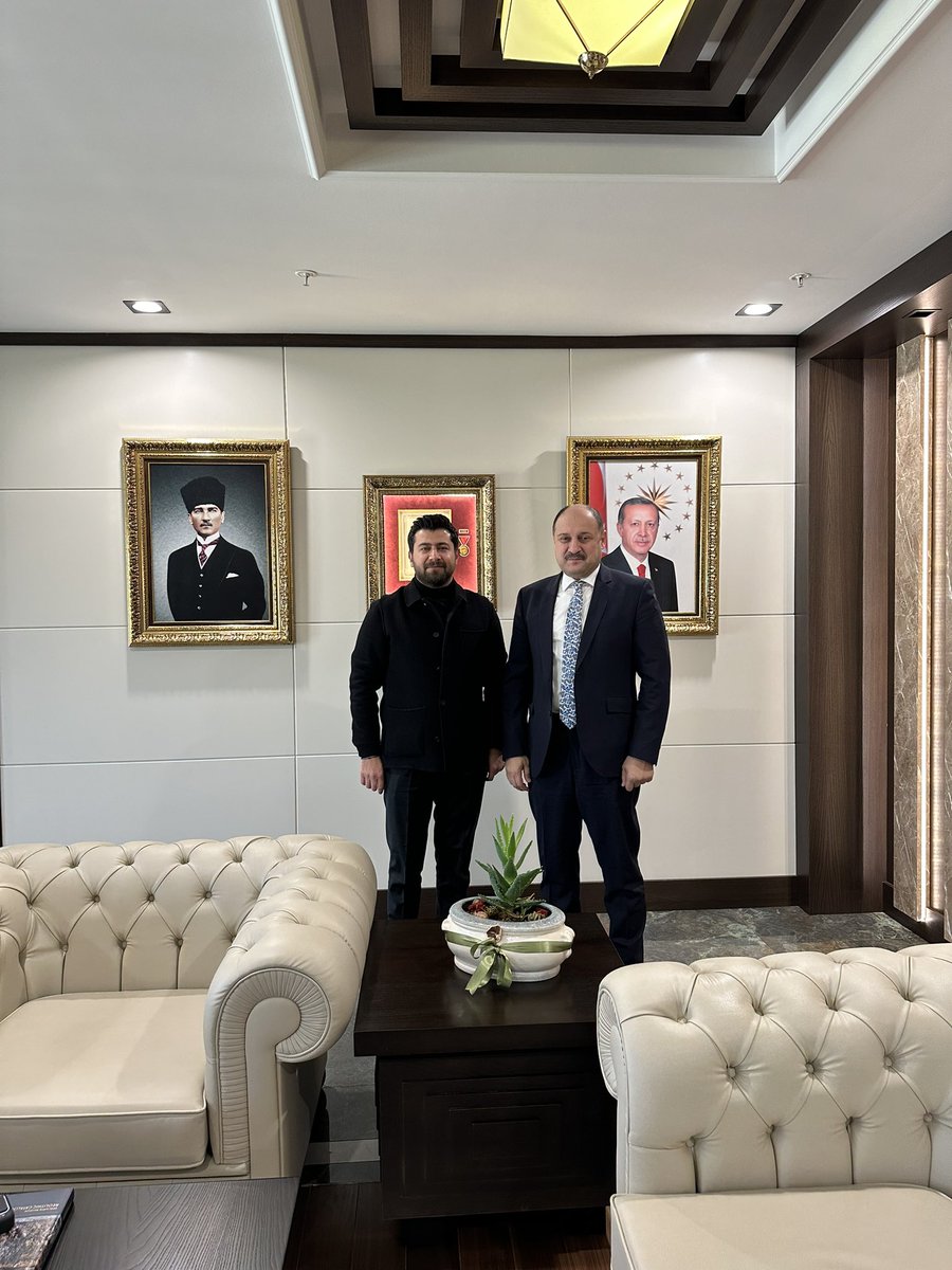 sedaterturk63's tweet photo. Büyükşehir Belediye Başkanımız Sn Mehmet Kasım GÜLPINAR'a Ailemle birlikte hayırlı olsun ziyaretinde bulunduk. @sanliurfabld https://t.co/gdRMql4Ec5