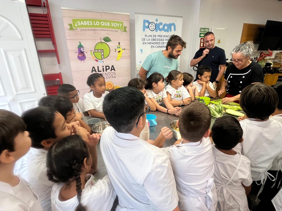 SanidadGobCan's tweet photo. 🏫La educación para la salud en la escuela es una estrategia clave para prevenir el sobrepeso y la obesidad en los niños, niñas y adolescentes

➡️Más info: https://t.co/8fBbrcWNSn https://t.co/f3Zz4H3BaN