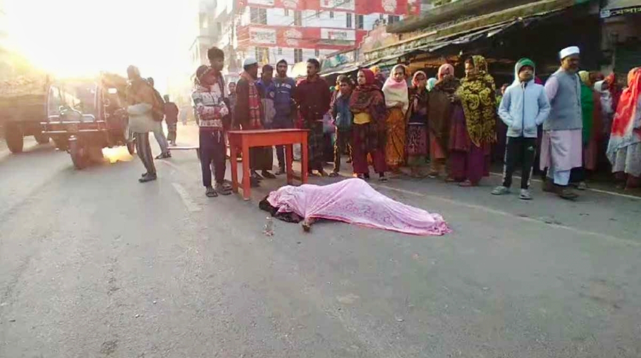 নওগাঁয় ট্রাকচাপায় অটোরিকশার যাত্রী নিহত