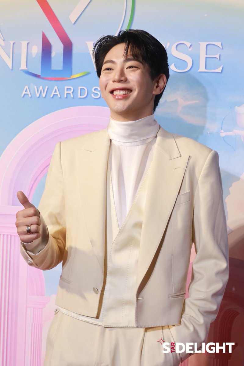 StarDelight_ent's tweet photo. "อัพ ภูมิพัฒน์" ร่วมเดินพรมแดงในงาน "Y UNIVERSE AWARDS 2024" 

UP Yuniverse Awards
#YUAwards2024xUP
#YUAwards2024 https://t.co/6FFLQT3Bby