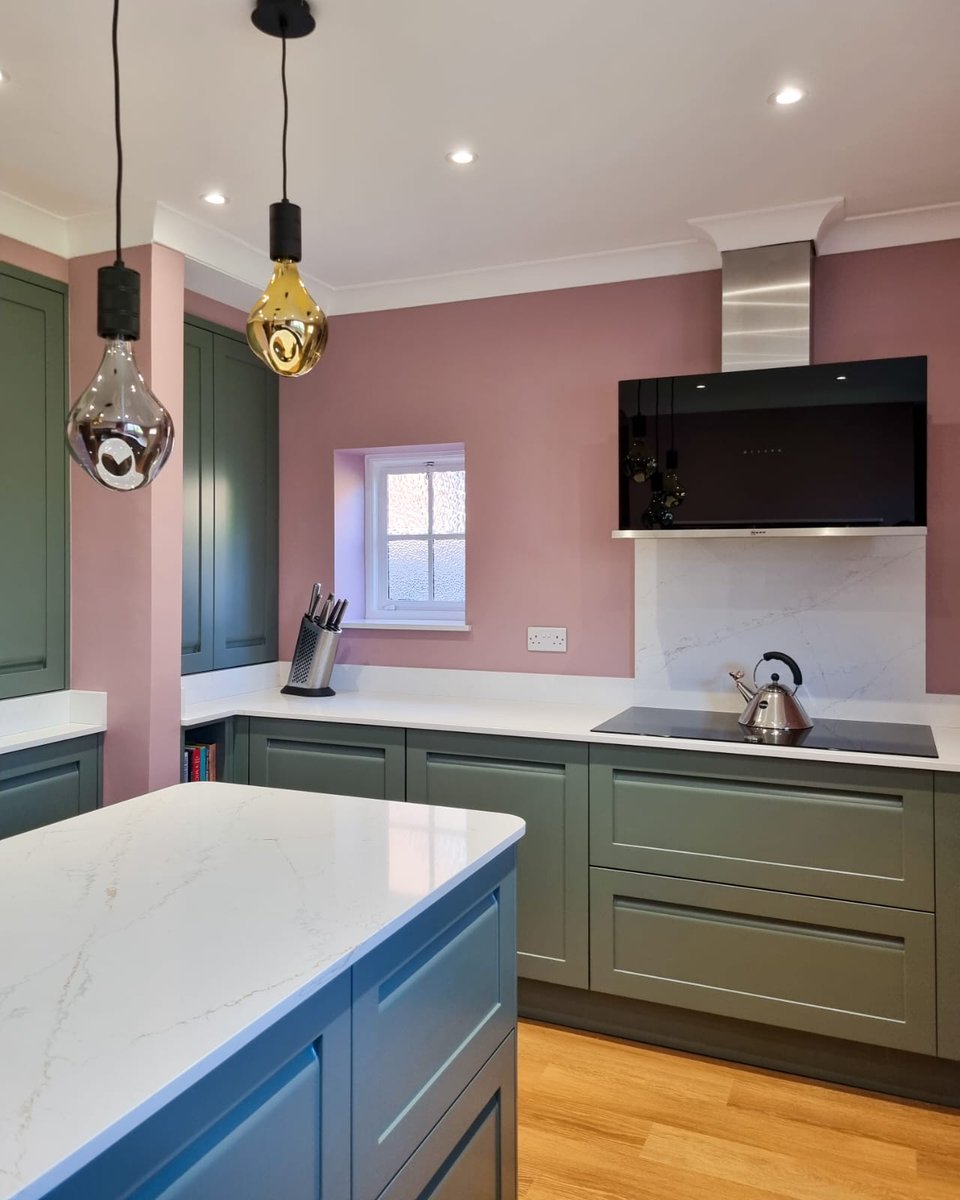 CosentinoUK's tweet image. Our Silestone Ethereal Glow worktop takes centre stage in this stunning kitchen by Stone System of London, adding a sleek, sophisticated charm to the space.

#Cosentino #Silestone #KitchenInspiration