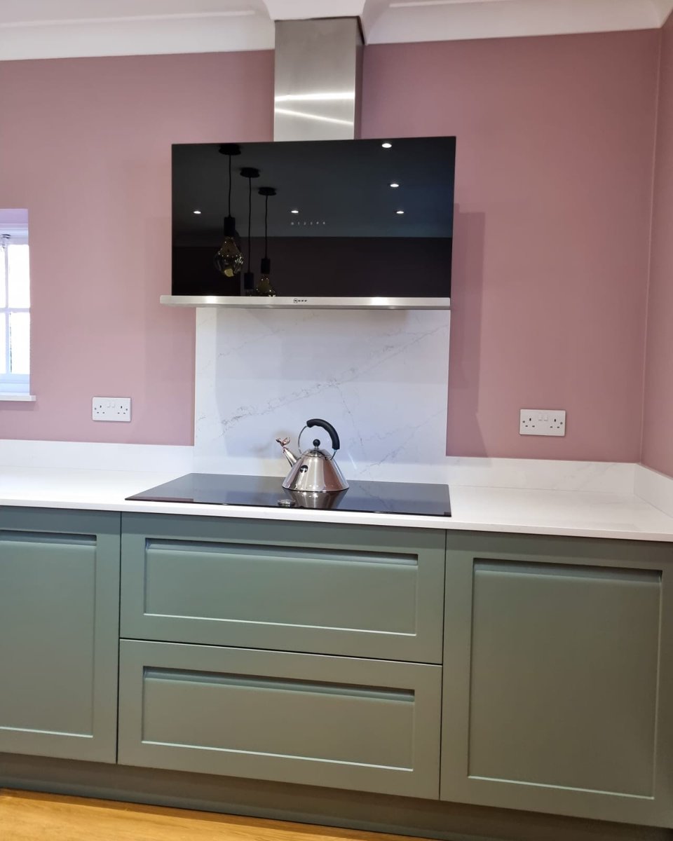 CosentinoUK's tweet image. Our Silestone Ethereal Glow worktop takes centre stage in this stunning kitchen by Stone System of London, adding a sleek, sophisticated charm to the space.

#Cosentino #Silestone #KitchenInspiration