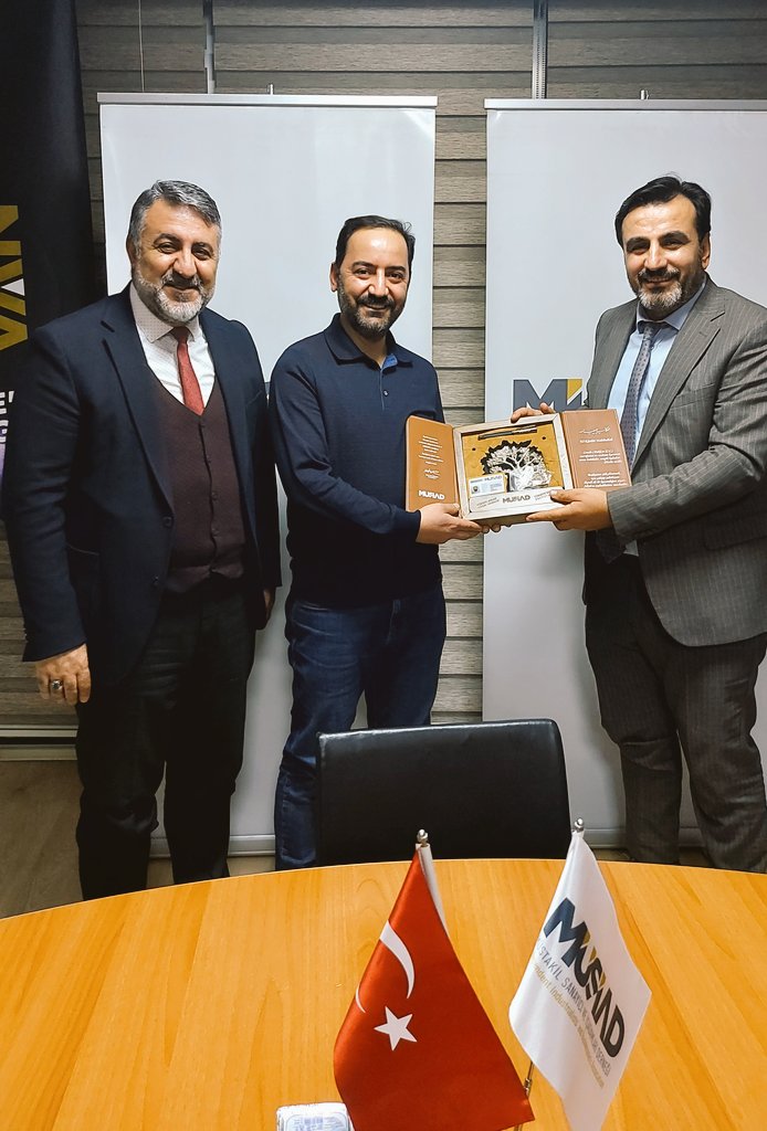 MUSIADVan's tweet photo. MÜSİAD VAN ŞUBEMİZE  katılan Üyemiz Sn. Murat KARABULUT beye Üye KİT'ini S.B.Ü. Van Bölge Eğitim ve Araştırma Hastanesi Başhekimi Sn. @remzi_sarikaya bey takdim ettiler.
 Yeni üyemizin aramıza katılmasından sevinç duyduk hoş geldiniz
@MahmutAsmali @ErtugrulBalibay @Tesla_asansor https://t.co/RLoQml4ctP