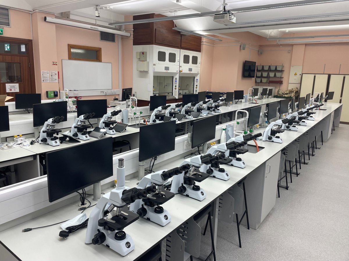 ScientificLabs's tweet image. What a fantastic way to wrap up the year! Last Friday, we successfully installed 18 #LabBasics #microscopes at @UniOfHull. These new additions will be waiting for students when they return in January—just in time to kickstart the new term with an exciting #lab setup!🔬✨