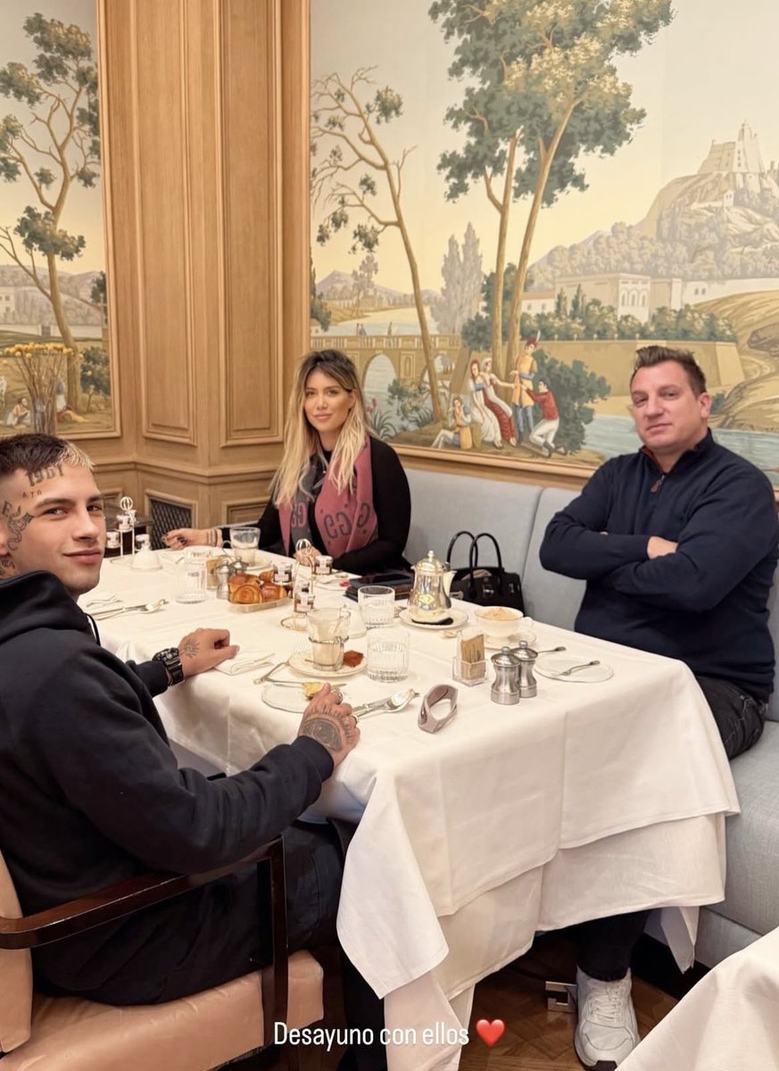 marianherrrera's tweet photo. Wanda no va a parar hasta que Icardi se arroje al vacío desde el rascacielos más alto del mundo https://t.co/Z2q2LPvO6e
