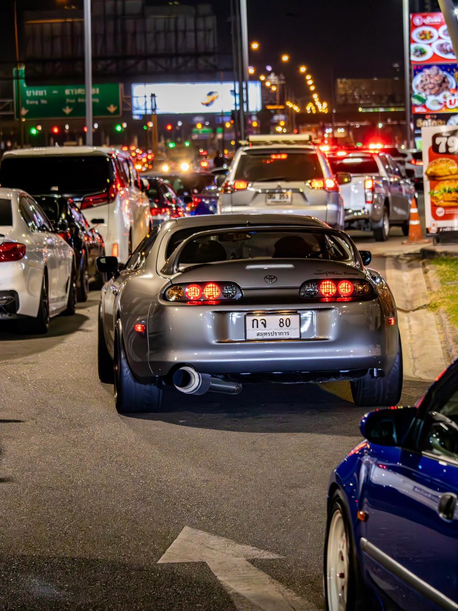 q7ayt's tweet photo. Even though I'm a girl, I like supercars, so I'm happy to take pictures of supercars when I see them on the road. https://t.co/OEXAAay6Cn