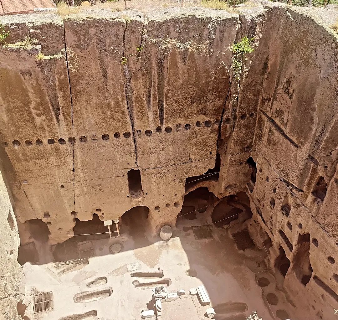 Bu yıl en etkilendiğim tarihi yapı, kayanın içine oyulan Niğde'deki Gümüşler Manastırı oldu, daha çok insanın öğrenip ziyaret etmesini dilerim