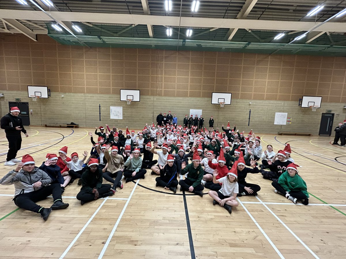 miss_mcleary's tweet photo. Well done to the Sport Leaders for Organising a Santa dash for some of our S1 pupils🎅🏃‍♂️ Thank you very much for the @stmungospta1 for supporting the event with hats and prizes we really appreciate your help! HwbSt. https://t.co/npuZjTpaFe