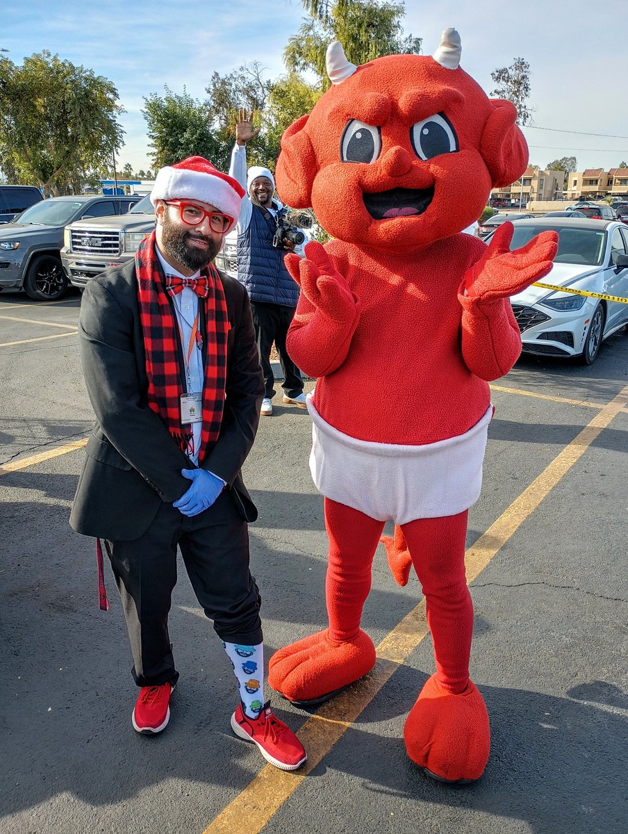 Mister_Write1's tweet photo. Hanging with Torchy at Who I Am Foundation (@teamWhoIAm)'s 5th Annual Santa's Sack Holiday Drive Thru event.

Shout Out to Torchy's Tacos! https://t.co/naJBvrb4pi