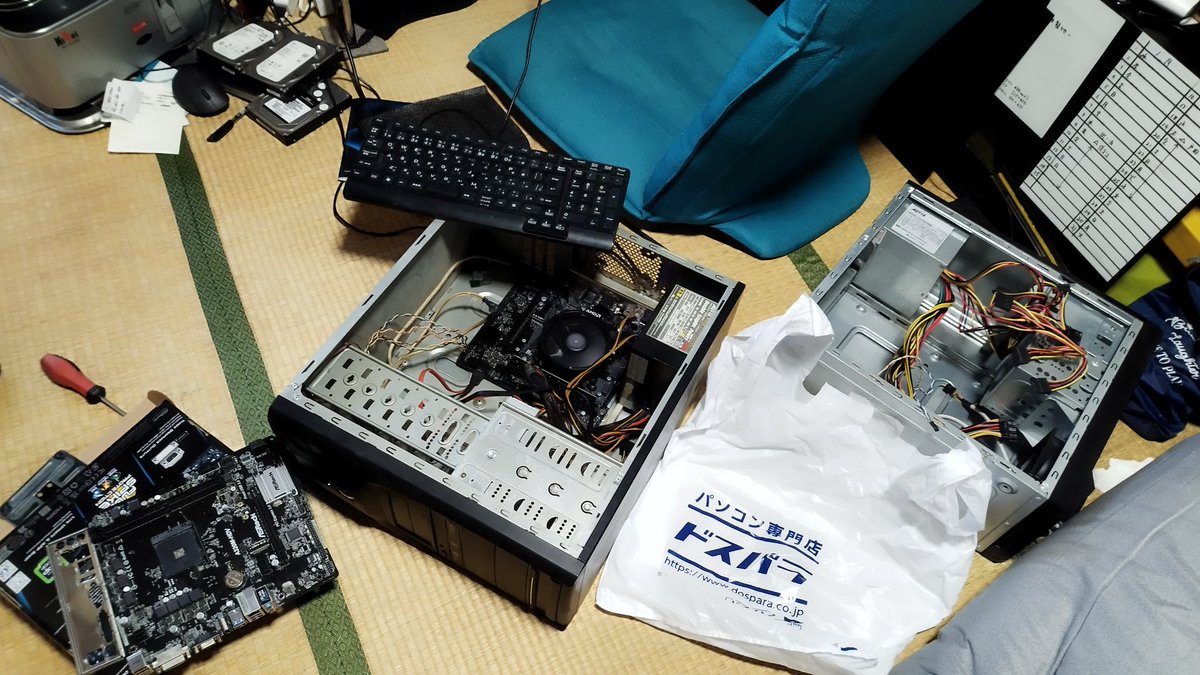 uzi006's tweet photo. #ドスパラ
#ASROK
四苦八苦してなんとか起動
うー、久しぶりだと腕落ちてるな(-_-;)
故障はたぶん結露だと思います
ストーブつけたしなあ https://t.co/PHKfBAazIs