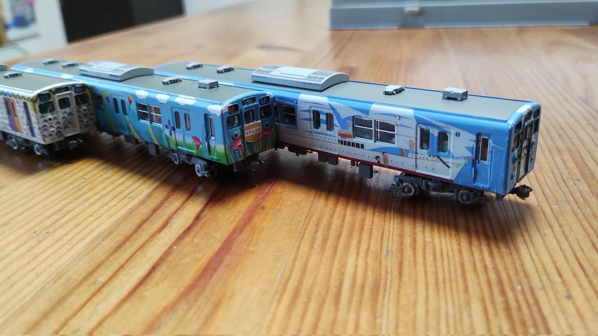 atsu8411's tweet photo. 相鉄新6000系グラフィックカーコレクション
#相鉄
#緑園都市号
#アートギャラリー号
#ほほえみ号 https://t.co/aAsZUZukyh