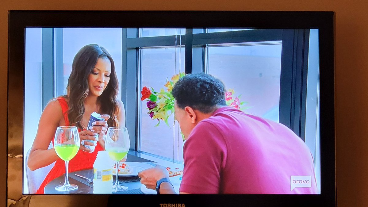 I have never seen someone put salt on pizza?? #RHOP
